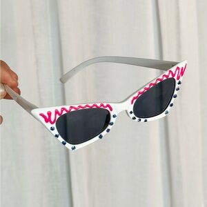 ⋆｡°✩ hand painted y2k glitter cat eye sunglasses ✩°｡⋆